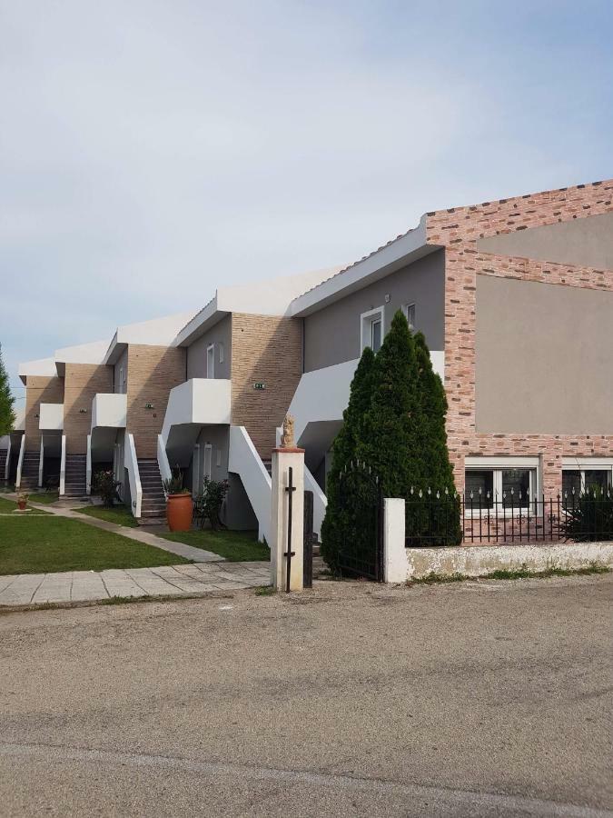 Hotel Loga Tiheró Kültér fotó
